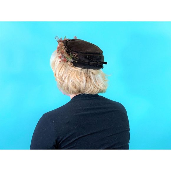 Vintage 1950s Feather Hat Pinehurst Brown Round Cap - Picture 8 of 9